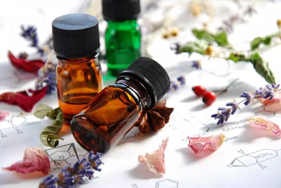 一瓶香水里究竟用了多少朵玫瑰？