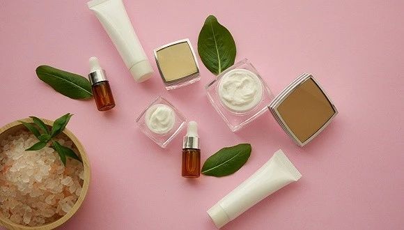 加工生產(chǎn)護(hù)膚品使用香精，對(duì)皮膚有沒(méi)有傷害！